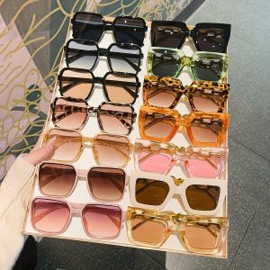 14pcs Women'S Classic European And American Trendy Square Frame Glasses Set with a Unique Style, Featuring Bold Chain Designs, Perfect for Street Photography And Parties, Available in Multiple Colors with a Gift Packaging Option.