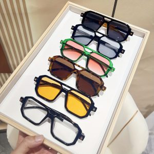 A Set of 6 Stylish Retro Square Glasses from The 70S for Both Men And Women, Featuring Classic Vintage Frames.