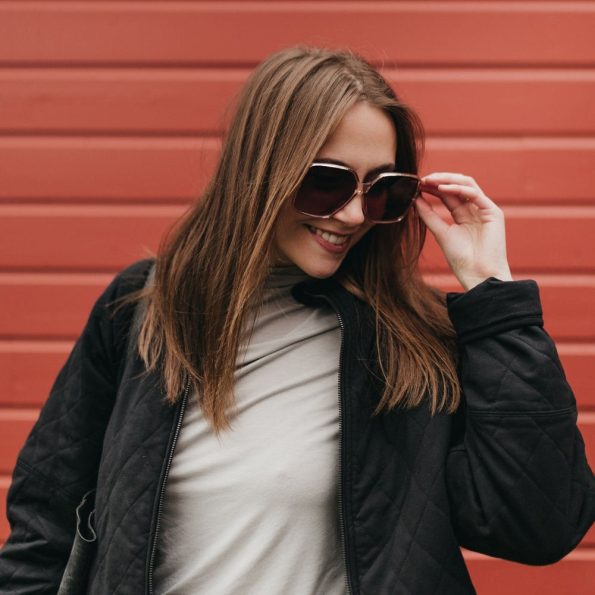 Hanna-Hexagon-Frame-Sunglasses-4_fe4c2218-e1e4-46cb-8dba-3f75bbdb40f7